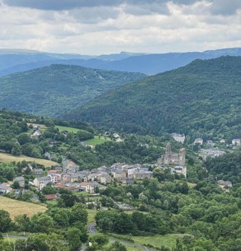 Comment choisir le gîte avec piscine parfait pour vos vacances en famille ?
